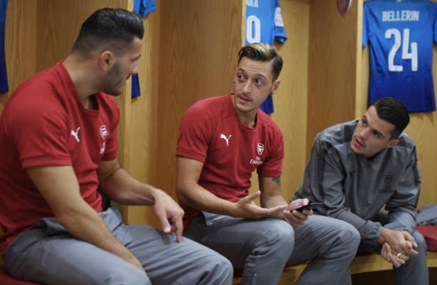 Trợ lý Steve Bould trở lại, Arsenal tập buổi cuối trước Emirates Cup - Bóng Đá