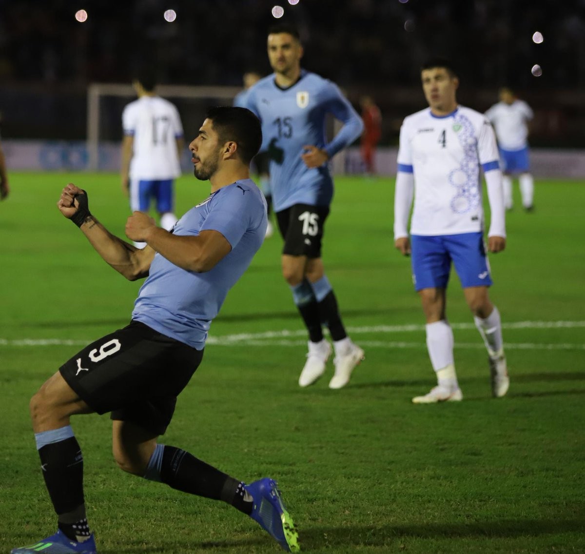 Giao hữu tiền World Cup 2018: Uruguay 3-0 Uzbekistan - Bóng Đá