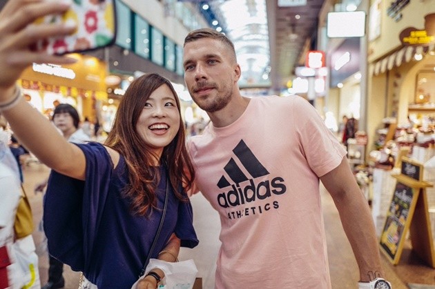 Lukas Podolski rực sáng trong ngày ra mắt Nhật Bản - Bóng Đá