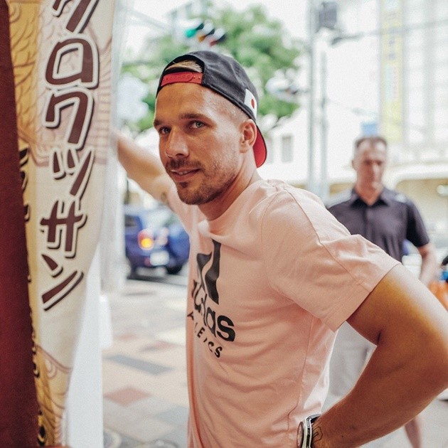 Lukas Podolski rực sáng trong ngày ra mắt Nhật Bản - Bóng Đá