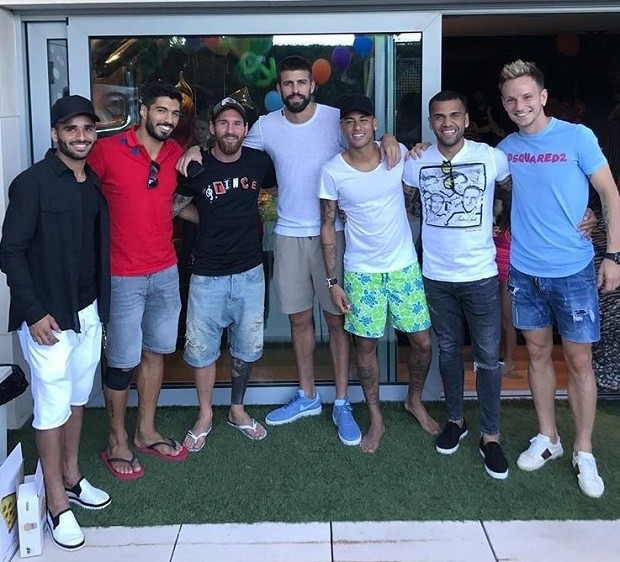 Messi, Suarez hội ngộ Neymar, ban lãnh đạo Barca 'sôi máu' - Bóng Đá