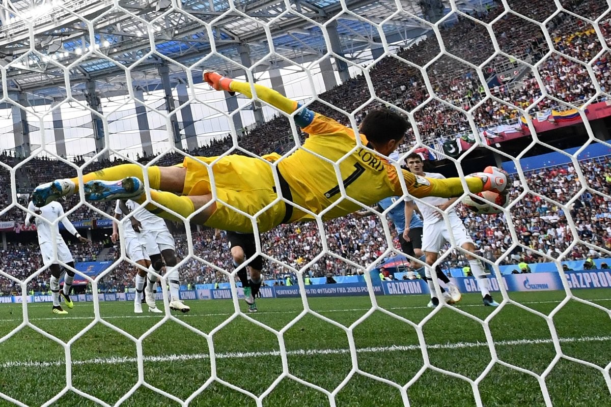 Lloris vs Subasic: Chính - tà đại chiến - Bóng Đá