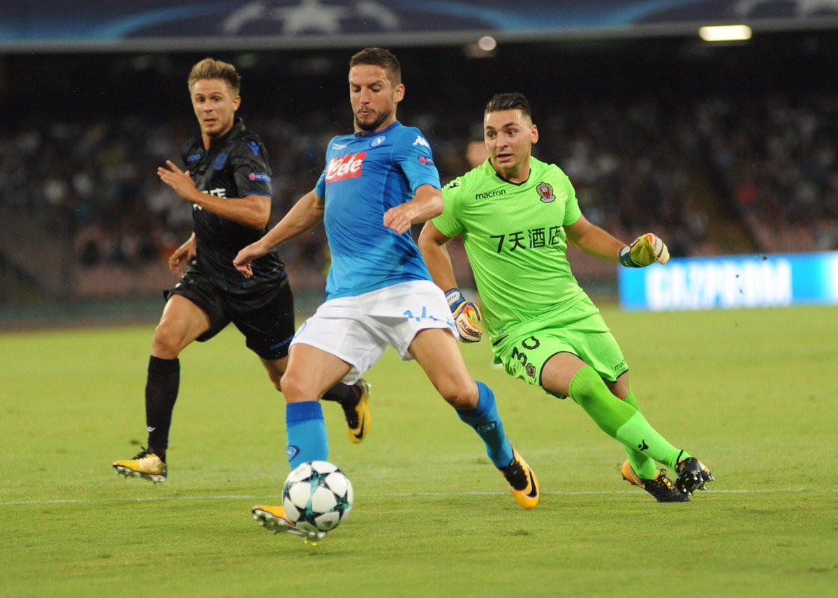 Napoli 2-0 Nice: Balotelli, Sneijder có cứu nổi? - Bóng Đá