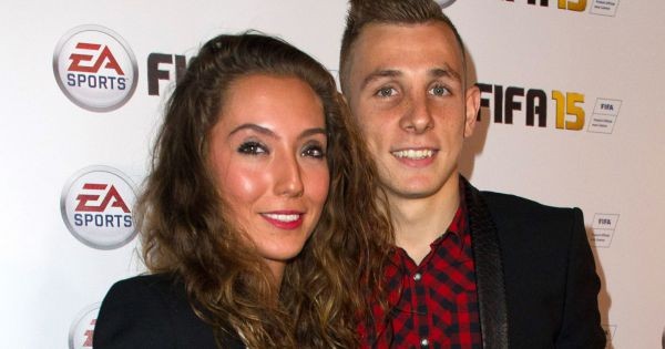Top 7 WAGS Ngoại hạng Anh đập tan ác cảm 'ngực to óc như quả nho' - Bóng Đá
