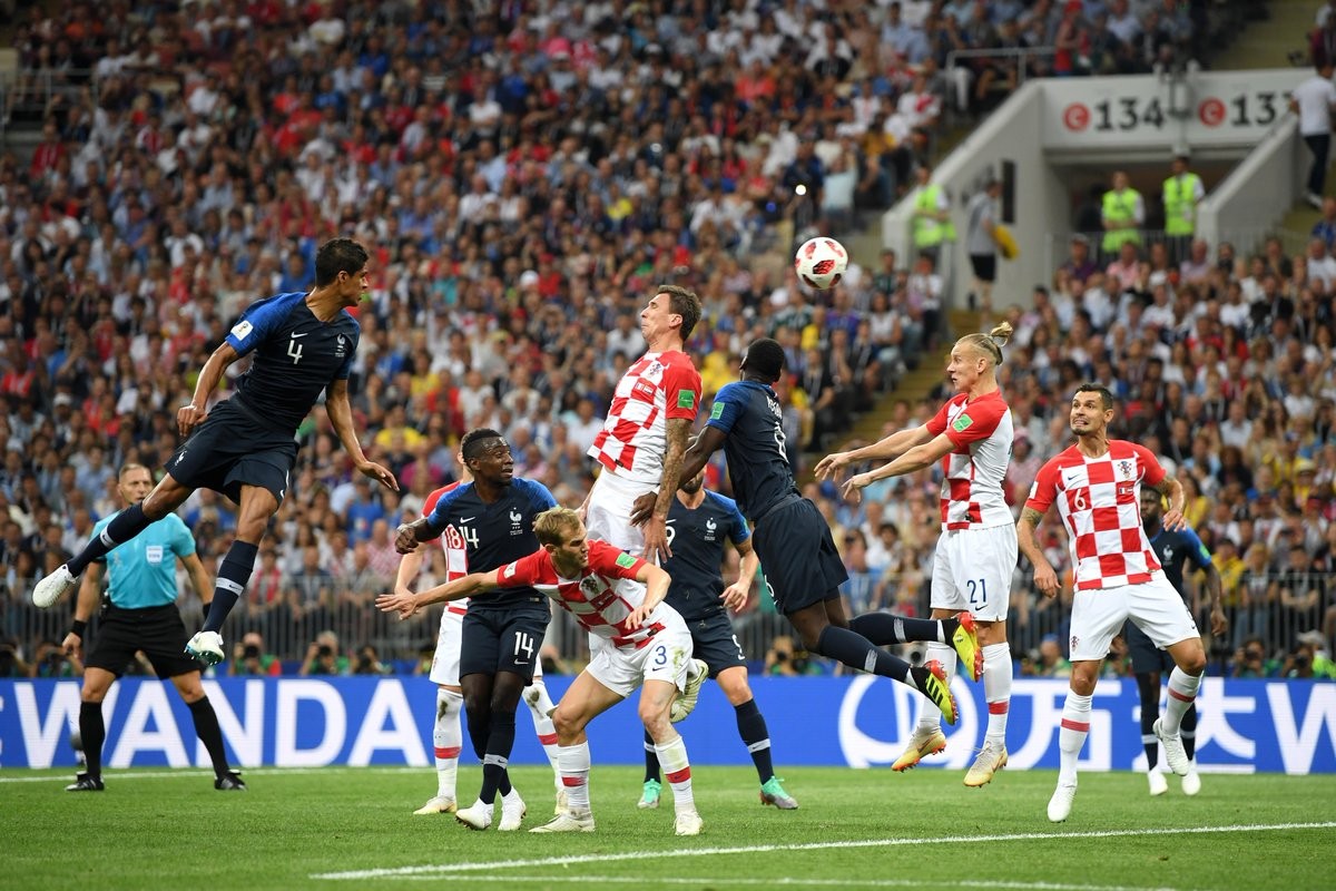 Mandzukic cầu thủ đầu tiên phản lưới ở 1 trận CK WC - Bóng Đá