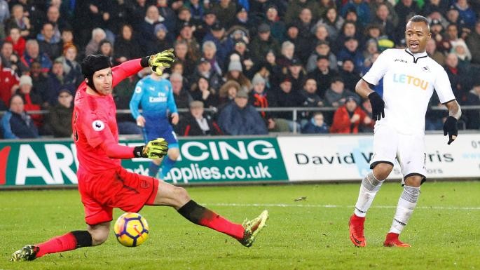 Arsenal tăm tia thủ môn tuyển Đức về thay thế Petr Cech - Bóng Đá