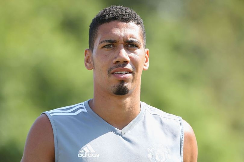Đã có CLB dọn sẵn chỗ đón Smalling - Bóng Đá