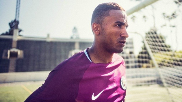 Man City trình làng áo sân khách: Tím mộng mơ - Bóng Đá