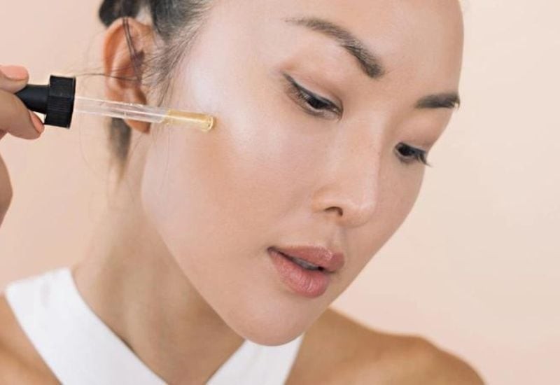 Sau khoảng một đến hai tháng, làn da bắt đầu có những thay đổi dễ nhận thấy hơn.