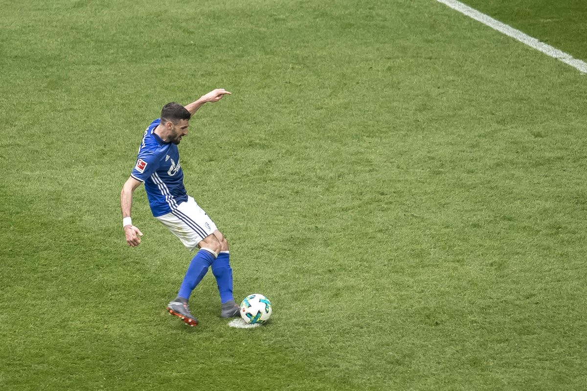 Schalke lại thắng, Bayern chưa thể làm 'Vua' - Bóng Đá