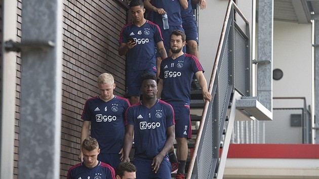 Davinson Sanchez bất ngờ trở lại sân tập, 'lật kèo' Tottenham? - Bóng Đá
