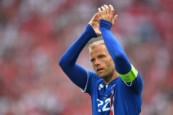 Gudjohnsen - Câu chuyện về người thủ lĩnh tinh thần băng đảo Iceland  - Bóng Đá