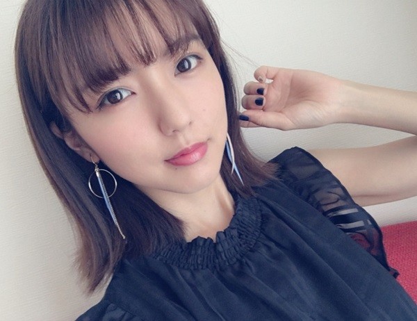 Vợ sắp cưới sexy và nổi tiếng của tiền vệ tuyển Nhật Bản - Bóng Đá