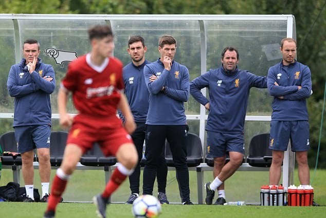 Steven Gerrard thể hiện tài cầm quân đĩnh đạc - Bóng Đá