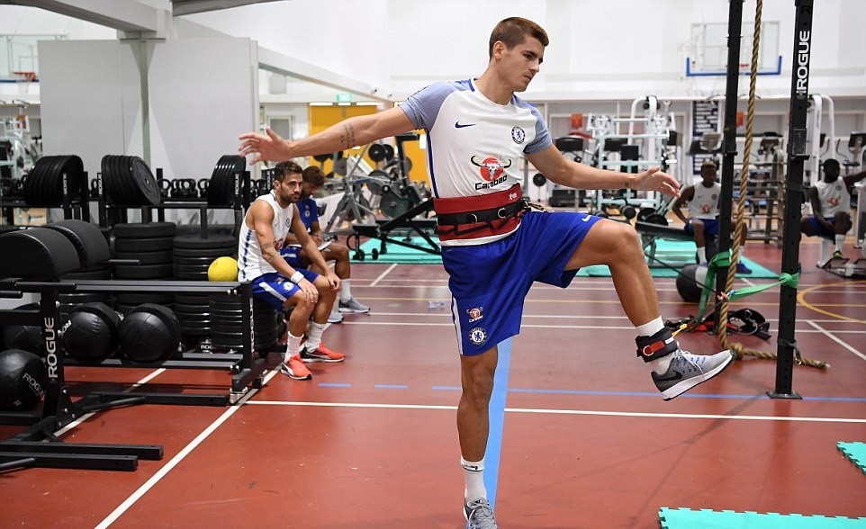 Dàn sao Chelsea đổ mồ hôi hột trong phòng gym - Bóng Đá