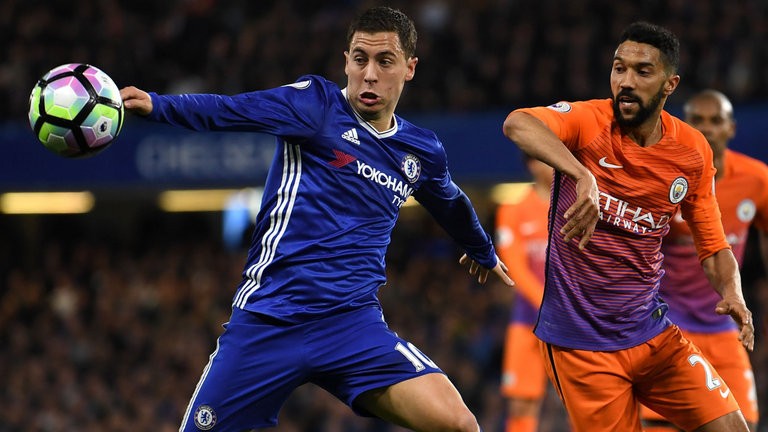 Arsenal hạ Chelsea, Sanchez xuống tận sân ăn mừng - Bóng Đá