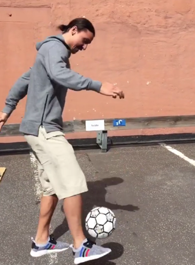 Ibrahimovic hồi phục thần tốc, phô diễn kỹ thuật tâng bóng - Bóng Đá