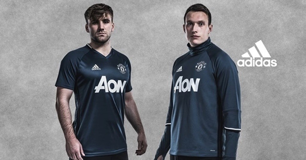 Man Utd ra mắt áo tập cực chất - Bóng Đá
