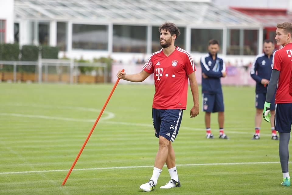 Trở lại tập luyện, Bayern Munich dùng gậy đánh bóng - Bóng Đá