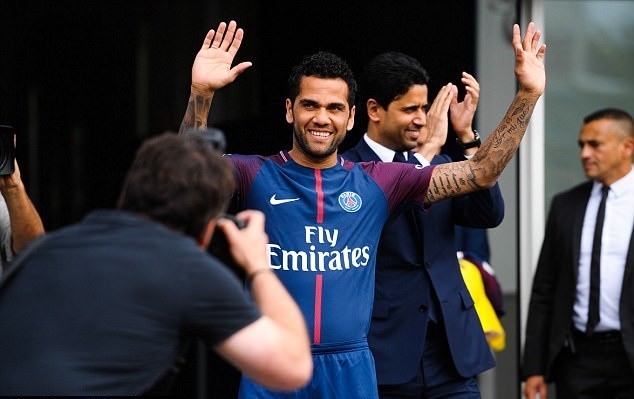 Dani Alves: 'Xin lỗi nhé Pep Guardiola, tôi đến PSG để trở thành nhà vô địch' - Bóng Đá