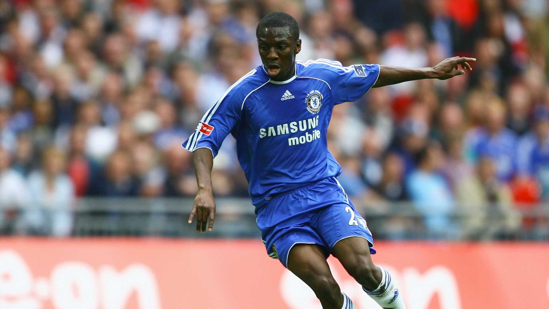 15 bản HĐ tệ nhất lịch sử Chelsea (kỳ 2): Khó hiểu Juan Veron - Bóng Đá