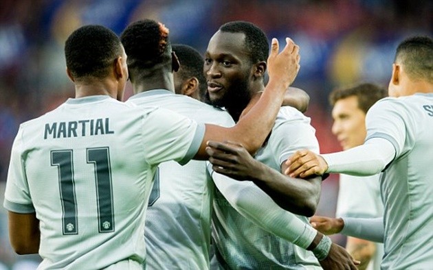 Fellaini & Lukaku nổ súng, Man Utd thắng dễ Valerenga - Bóng Đá