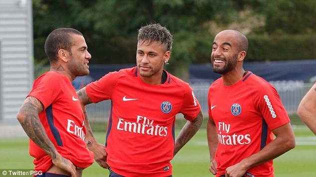 Vừa ra mắt PSG, Neymar liền xỏ giày ra sân tập - Bóng Đá