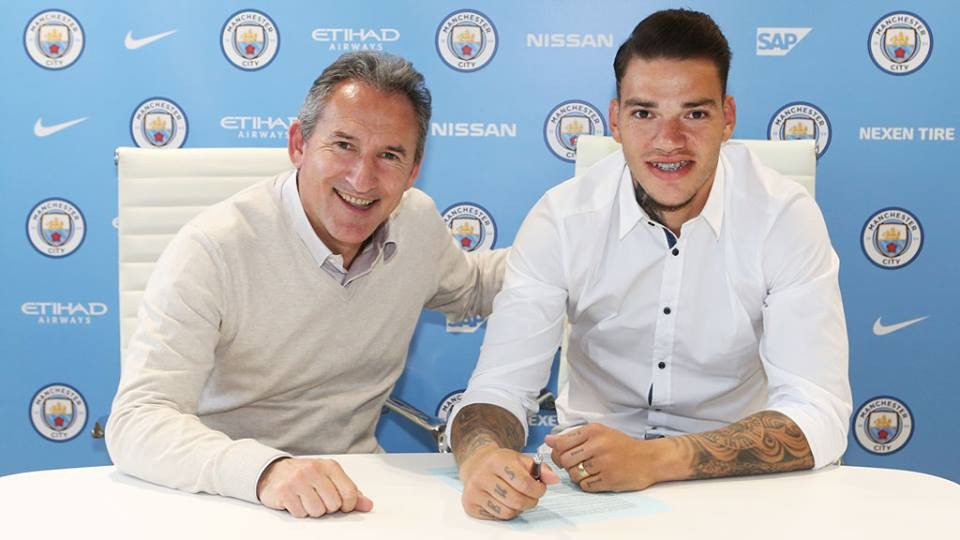 Chùm ảnh: 'Bom tấn' Ederson CHÍNH THỨC ra mắt Man City - Bóng Đá