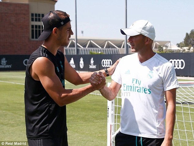 Morata tạm biệt Real Madrid, đã đặt chân xuống London - Bóng Đá