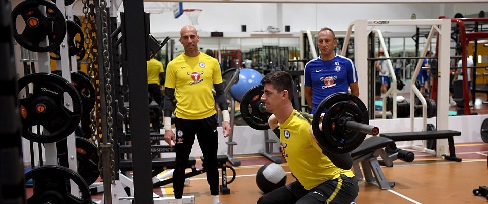 Dàn sao Chelsea đổ mồ hôi hột trong phòng gym - Bóng Đá