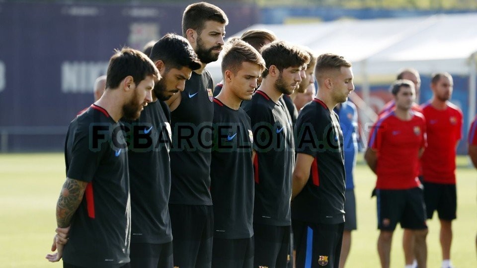 Real, Barca & CLB La Liga chia sẻ với nạn nhân khủng bố - Bóng Đá