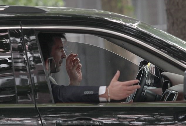 Hạ Monaco, Buffon sành điệu phì phèo thuốc lá - Bóng Đá