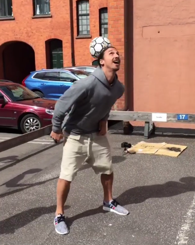 Ibrahimovic hồi phục thần tốc, phô diễn kỹ thuật tâng bóng - Bóng Đá