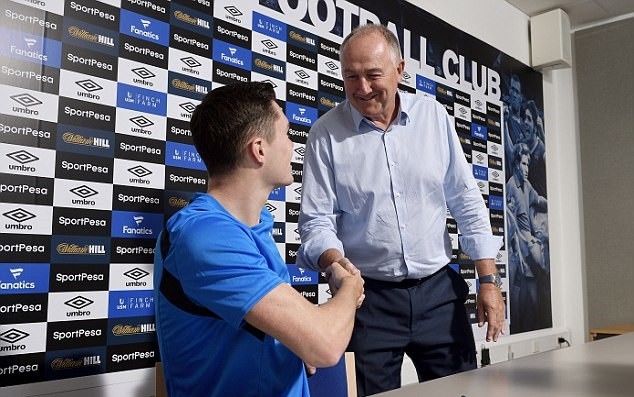 Chùm ảnh: Cựu sao trẻ M.U rạng rỡ ra mắt Everton với HĐ kỷ lục - Bóng Đá