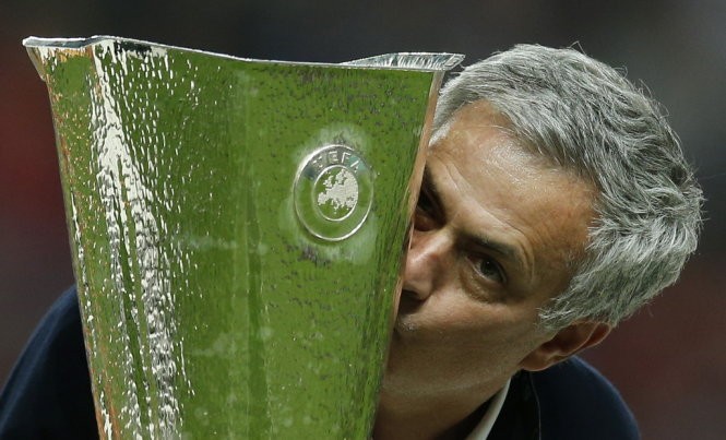 Dư âm Ajax 0-2 M.U: 'Vua đấu cúp' Mourinho; Chân trời mới của Quỷ đỏ - Bóng Đá