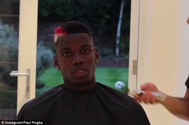 Pogba khoe tóc mới cực chất, Mata trình làng áo M.U cổ điển - Bóng Đá