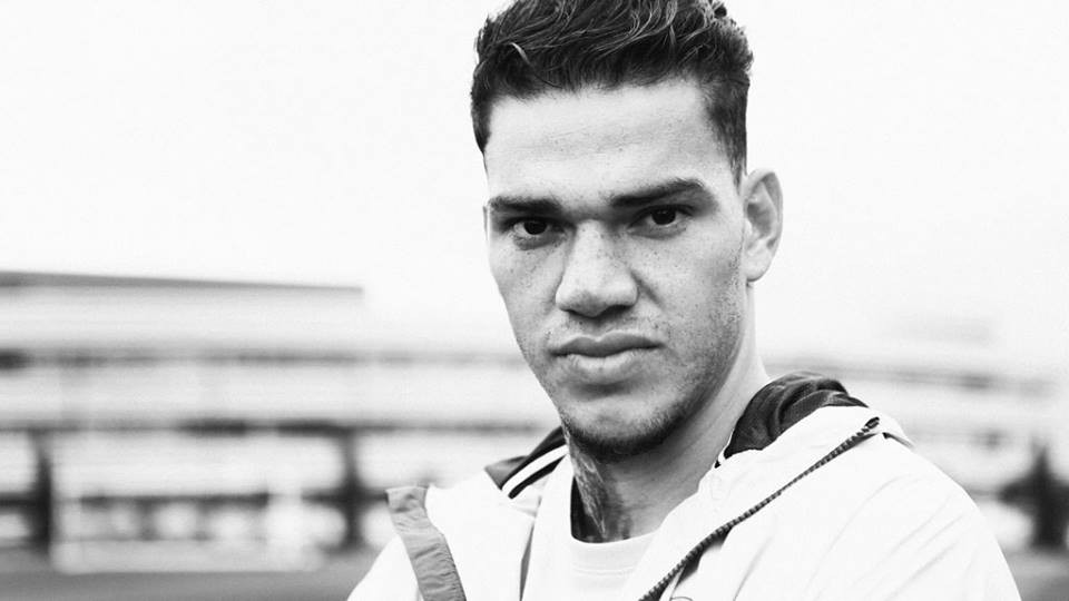 Chùm ảnh: 'Bom tấn' Ederson CHÍNH THỨC ra mắt Man City - Bóng Đá
