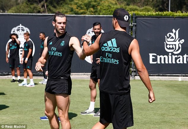 Morata tạm biệt Real Madrid, đã đặt chân xuống London - Bóng Đá