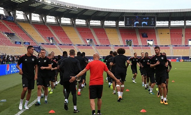 Man Utd lao đầu vào tập luyện, quyết đoạt Siêu cúp châu Âu - Bóng Đá