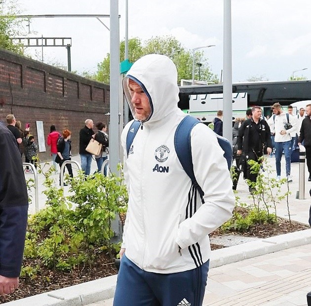 Dàn sao Man Utd hành quân đến London thiếu vắng Pogba - Bóng Đá