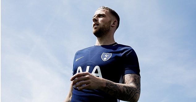 Tottenham tung mẫu áo mùa 2017/18 cực nhất bên 'người tình mới' - Bóng Đá