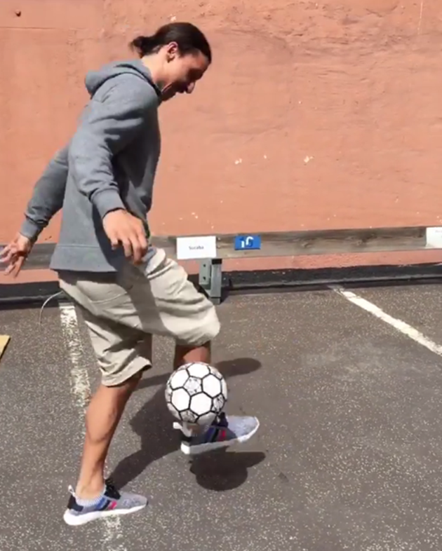 Ibrahimovic hồi phục thần tốc, phô diễn kỹ thuật tâng bóng - Bóng Đá