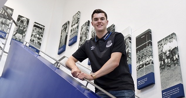 Chùm ảnh: Cựu sao trẻ M.U rạng rỡ ra mắt Everton với HĐ kỷ lục - Bóng Đá