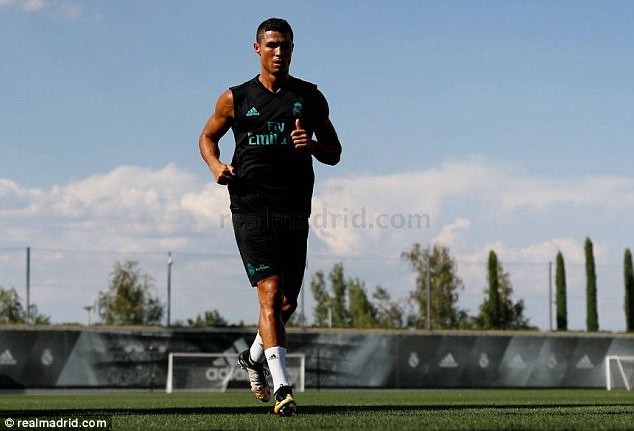 Ronaldo trở lại, Real tập sung sức chờ hạ Man Utd - Bóng Đá
