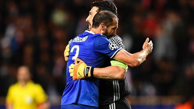 ĐHTB bán kết lượt đi Champions League: Ronaldo lu mờ tất cả - Bóng Đá