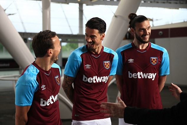 Thêm một CLB Premier League tung áo đấu mùa 2017/18 cực chất - Bóng Đá