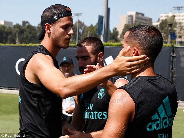Morata tạm biệt Real Madrid, đã đặt chân xuống London - Bóng Đá