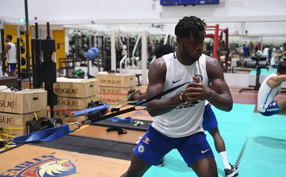 Dàn sao Chelsea đổ mồ hôi hột trong phòng gym - Bóng Đá