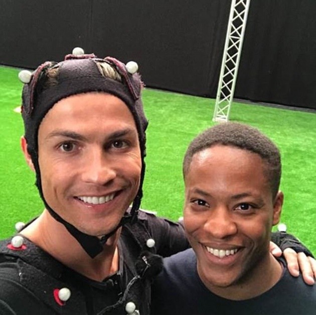 'Cha nào con nấy', Ronaldo khoe tóc đôi với con trai cực chất - Bóng Đá