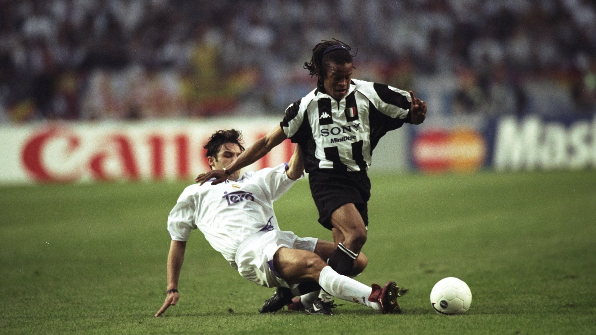 15 bản HĐ tốt nhất lịch sử Juventus (kỳ 1): Baggio & Buffon - Bóng Đá